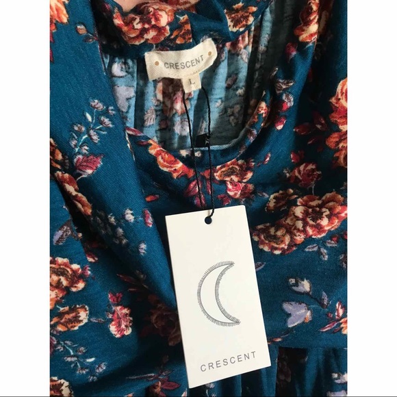 NWT! Off the Shoulder, Crescent Flower Top-Teal, L - Picture 3 of 3